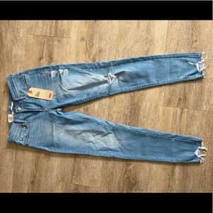 Women’s / Juniors Levi Jeans